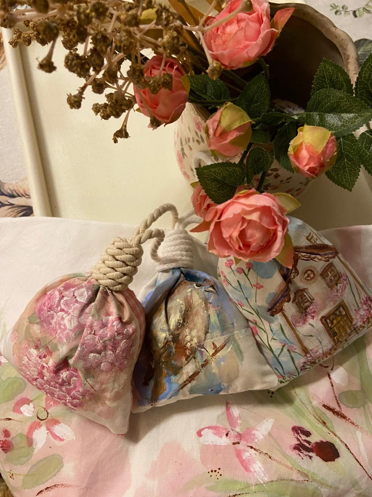 Sacos aromáticos pintados à mão