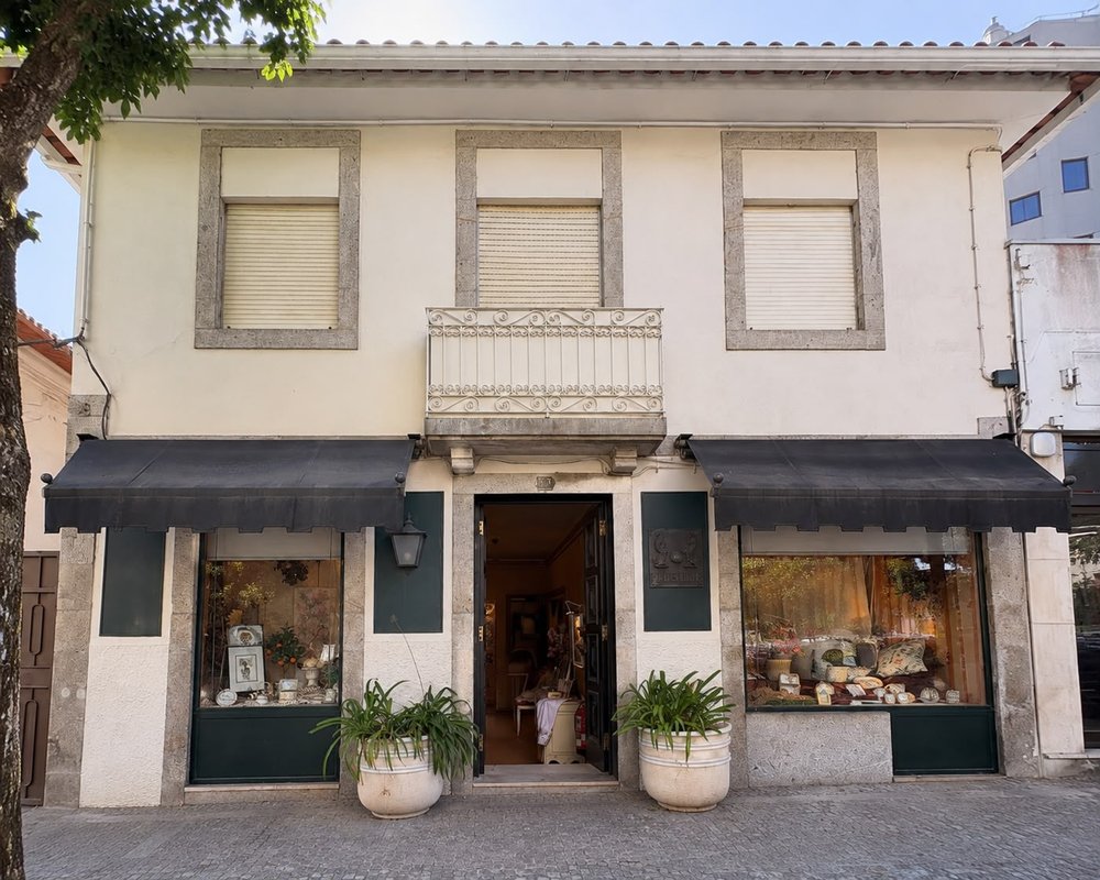 Fachada da Domus Aeternum, Avenida Miguel Dantas 47
